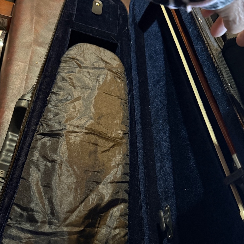Elegant Brown Violin with Case - Picture 14 of 14